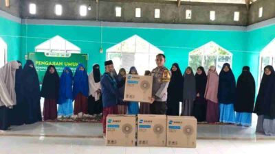 Peduli Fasilitas Ibadah, Bhabinkamtibmas Tande Timur Berikan Bantuan Kipas Angin ke Masjid Pesantren Hidayatullah