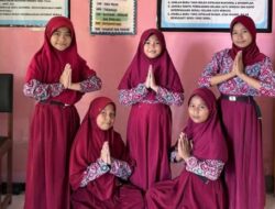 Berita Foto: Sanggar SD di Majene Ramaikan Festival Sipamandar 2025