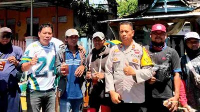 Ketua IJS Bersama Kasi Humas Polres Majene Salurkan Berkah Jumat kepada Tukang Becak