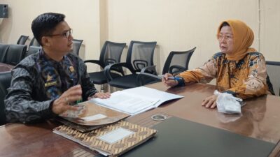 Kadinsos P3A dan PMD Sulbar Darmawati Terima BAST dan SPH Kendaraan dari Kemensos RI