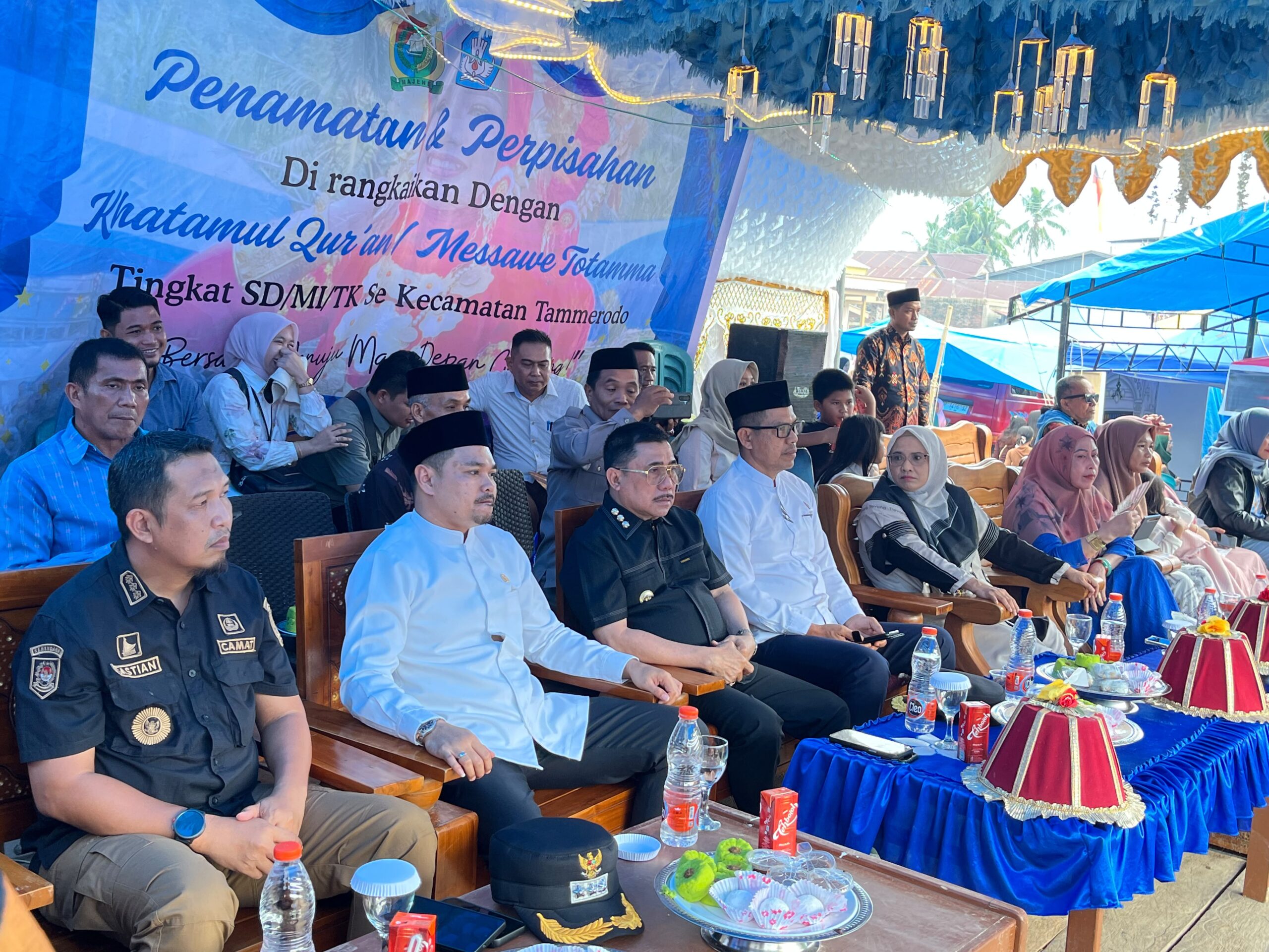 Khidmatnya Prosesi Messawe Totamma di Tammerodo Sendana, Bupati Majene Hadiri Pelepasan Pawai Arak -Arakan Siswa-siswi SD/MI/TK