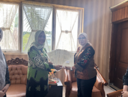 Kantah Majene Serahkan Sertipikat PTSL Aset Jalan Pemda Kabupaten Majene