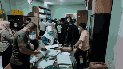 Gotong Royong Benahi Ruang Warkah, Kantah Majene Wujudkan Lingkungan Kerja Yang Bersih & Tertata
